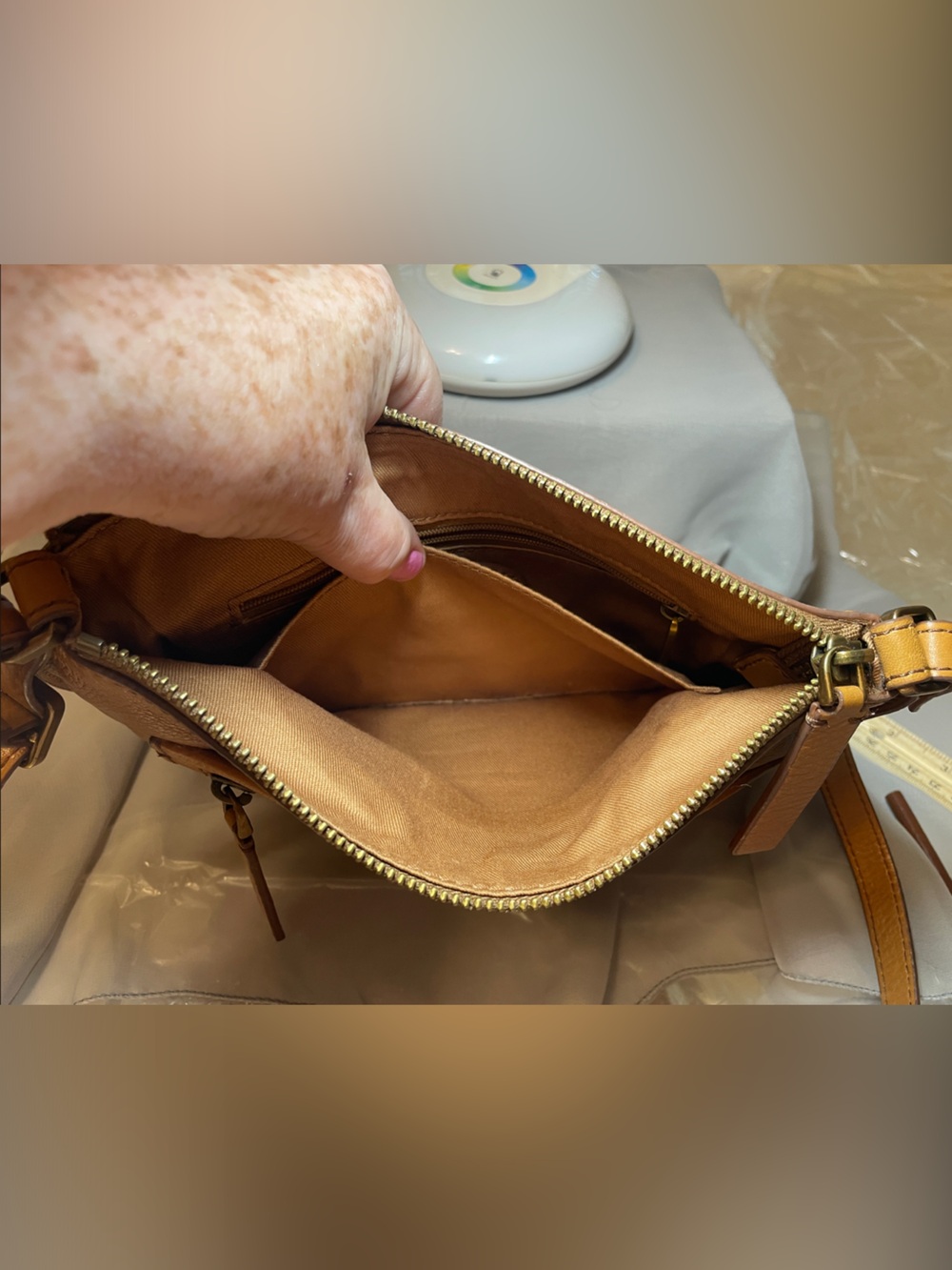 Fossil Cowhide Pebble Leather Shoulder HandBag in Tan Brown with front zipper - Picture 11 of 16